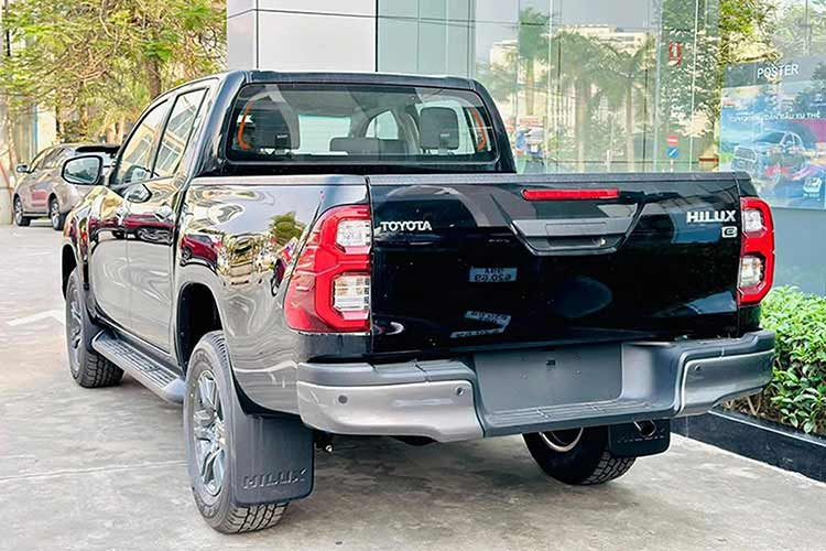 So với các đối thủ như Ford Ranger và Isuzu D-Max vốn đã có những trang bị an toàn chủ động ADAS, Toyota Hilux 2024 thua kém đáng kể nhưng mức giá cũng không qúa rẻ nên cũng sẽ khiến nhiều người dùng dè dặt hơn.