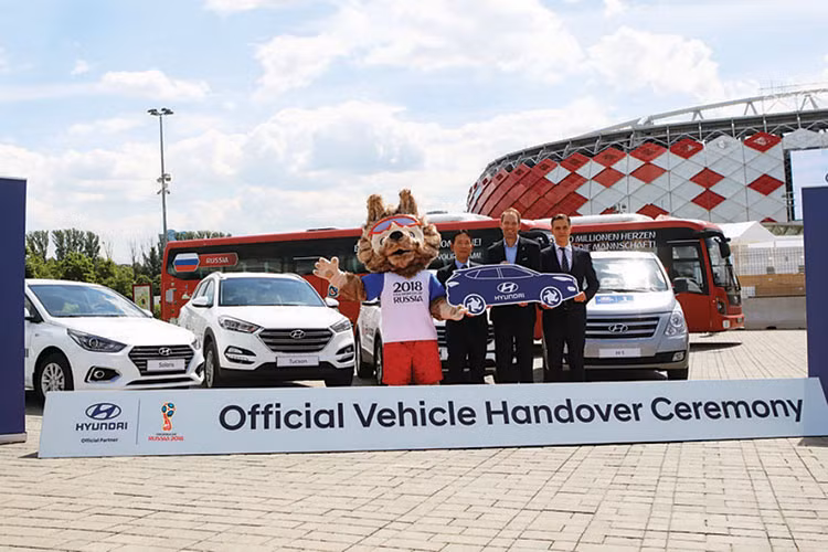 Lễ bàn giao lô xe này diễn ra trong khuôn viên sân vận động Luzhniki ở Moscow ngay trước khi World Cup 2018 khai màn, đánh dấu sự hợp tác lâu dài giữa Hyundai Motor và Liên đoàn bóng đá thế giới (FIFA).