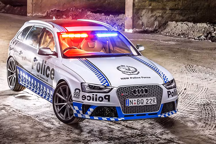 Nó cũng có nội thất rất rộng rãi để lực lượng cảnh sát mang theo các thiết bị cần thiết khác cho việc phòng chống tội phạm.