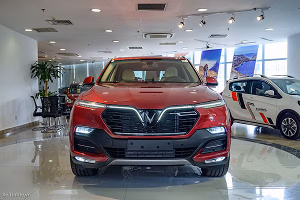 Tau xe VinFast Lux SA2.0 