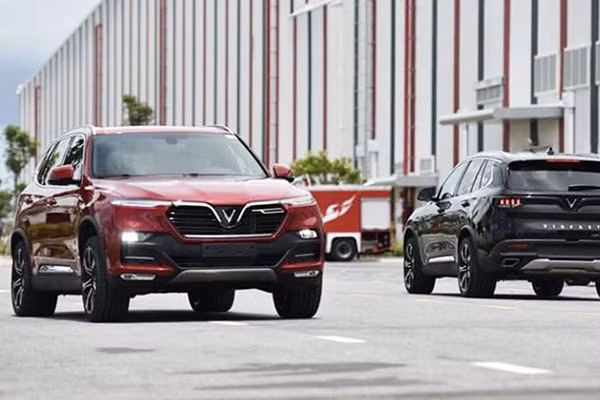 Tau xe VinFast Lux SA2.0 