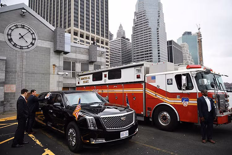 Trong các chuyến công du nước ngoài của tổng thống, Mỹ thường huy động máy bay vận tải triển khai ít nhất 2 chiếc "Quái thú" ở mỗi điểm đến. Chưa ghi nhận trường hợp nào Mỹ chở cả nhiên liệu ra nước ngoài để phục vụ đoàn xe chở tổng thống trước đây.