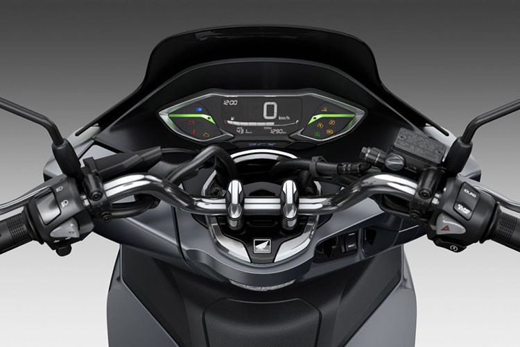 Loạt công nghệ được áp dụng trên Honda PCX 160 2021 bao gồm hệ thống kiểm soát mô-men xoắn HSTC, cổng sạc USB type-C hiện đại, cốp xe tăng lên 30 lít, chìa khóa thông minh Smart Key, màn hình điện tử hoàn toàn mới.