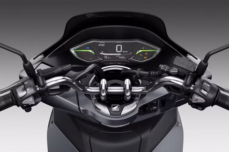 Loạt công nghệ được áp dụng trên Honda PCX 160 2021 bao gồm hệ thống kiểm soát mô-men xoắn HSTC, cổng sạc USB type-C hiện đại, cốp xe tăng lên 30 lít, chìa khóa thông minh Smart Key, màn hình điện tử hoàn toàn mới.