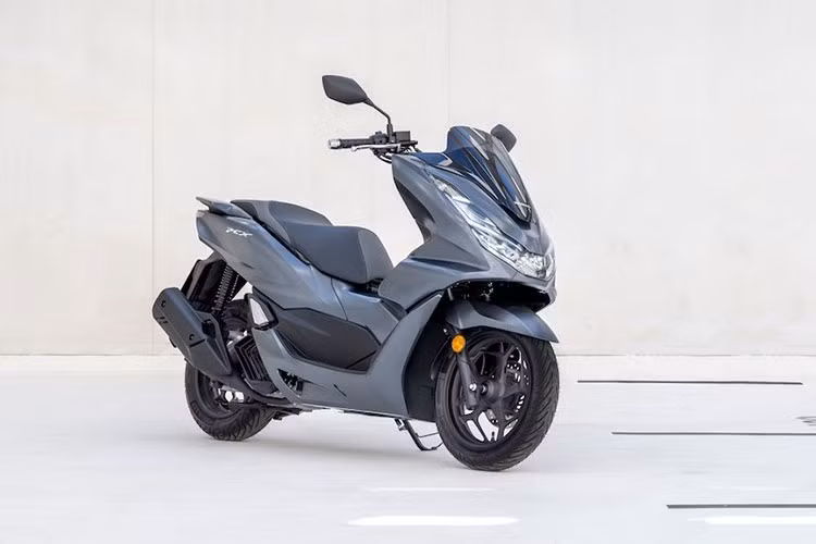 Sau một loạt thông tin về mẫu xe Honda PCX thế hệ mới được đăng tải, đến hôm nay nay, tin đồn này đã chính thức thành sự thật khi Honda vừa ra mắt Honda PCX 160 2021 với vẻ ngoài đặc biệt, không mang bất kỳ chi tiết nào giống với phiên bản 150 trước đây.