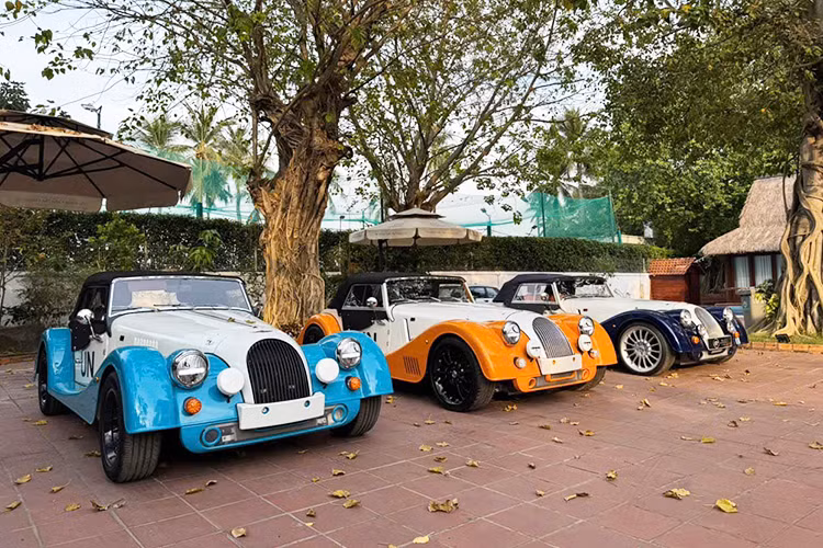 Vào tháng cuối cùng của năm 2024, ông Đặng Lê Nguyên Vũ đã gây choáng nhiều người khi mua 1 cặp xe thể thao mui trần là Morgan Plus Six và Morgan Plus Four, tổng giá trị cho 2 xe này sẽ rơi vào khoảng gần 18 tỷ đồng cho cả việc lăn bánh.