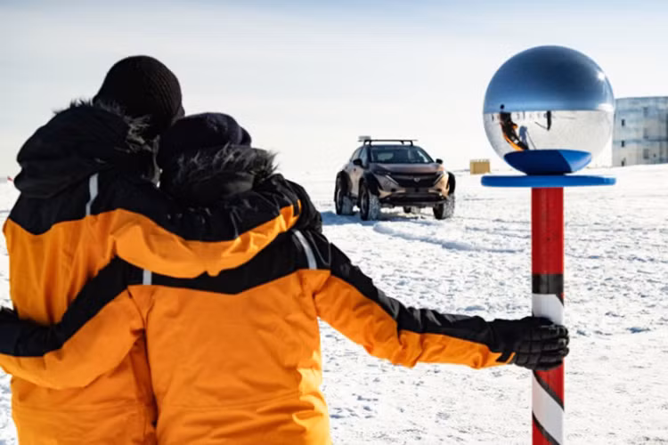 Phần trọng lượng gia tăng của trang thiết bị và hành lý đã khiến hành trình Nissan Ariya phượt từ Bắc Cực đến Nam Cực, mỗi lần sạc của xe giảm từ mức lý thuyết 437 km xuống chỉ còn trung bình khoảng 250 - 300 km.