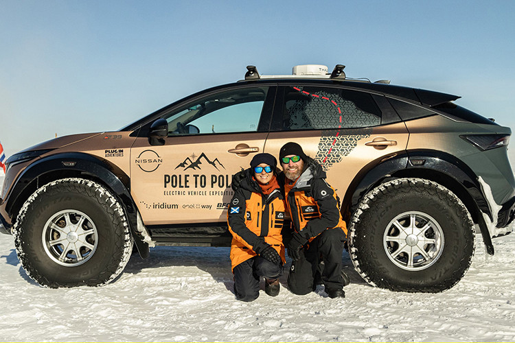 Cap vo chong cuoi Nissan Ariya dien 