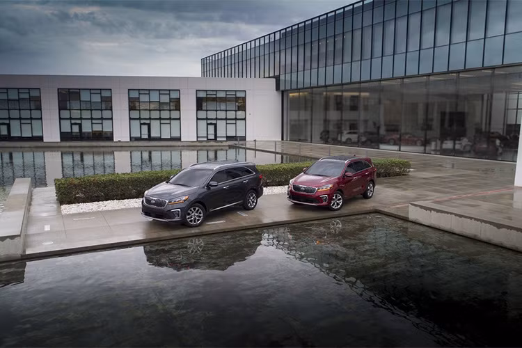 Cuối cùng là bản SXL cao cấp nhất với đèn pha/đèn sương mù LED. Xe có giá 44.690 USD (1,01 tỷ đồng) cho bản dẫn động cầu trước và 46.490 USD (1,05 tỷ đồng) cho bản dẫn động 4 bánh toàn thời gian.