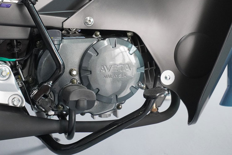 Aveta DY115 được trang bị động cơ xi-lanh đơn, làm mát bằng không khí, có dung tích 113,3 cc, cung cấp công suất 8,71 mã lực tại 8.000 vòng/phút, và mô-men xoắn cực đại đạt 9,0 Nm tại 5.000 vòng/phút. Xe sử dụng bộ chế hòa khí và hộp số quay bốn cấp với bộ ly hợp ly tâm và hệ thống truyền động xích.