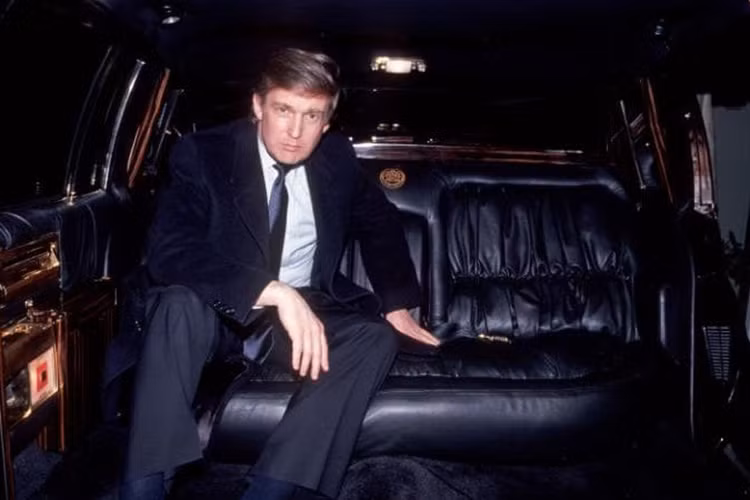 Chiếc siêu xe hạng sang limousine này đã được hãng xe Cadillac, Mỹ chế tạo vào năm 1988. Theo trang Exchange and Mart cho biết - hiện chỉ có đúng 2 chiếc limousine Cadillac tương tự được xuất xưởng.