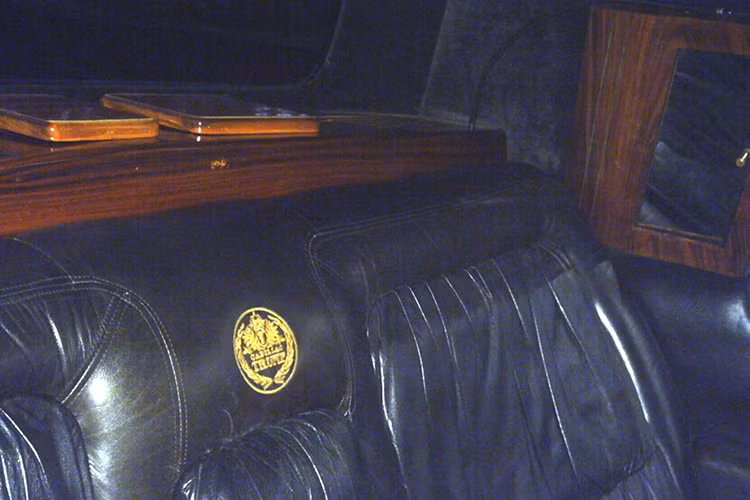 Chiếc Cadillac Trump là động cơ xăng có dung tích 5.0 lít và hộp số tự động. Hiện thông số cụ thể của động cơ không được người rao bán công bố. Nó đang được rao bán với giá lên đến 50.000 Bảng, tương đương 62.000 USD (khoảng 1,48 tỷ đồng).