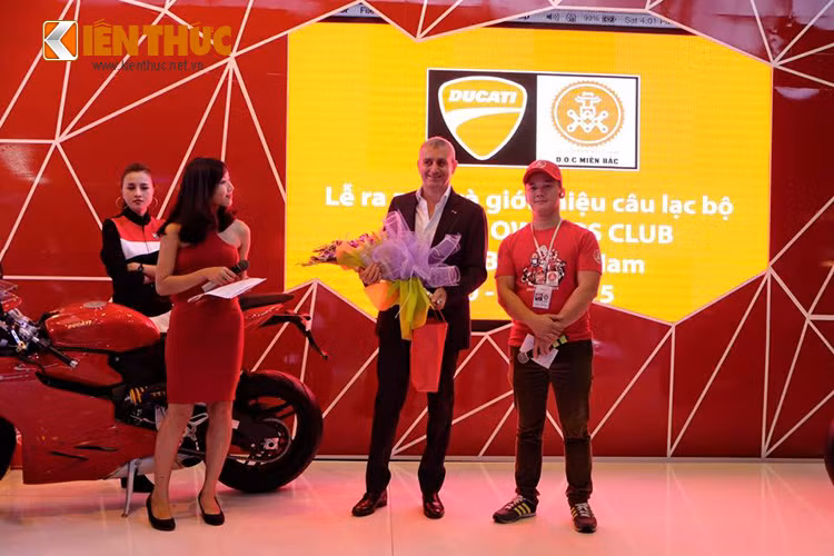 Ông Michelle D'Ercoe - Chủ tịch phòng thương mại Ý tại Việt Nam cũng có mặt và chúc mừng D.O.C miền Bắc cũng như Ducati Việt Nam ngày càng phát triển mạnh mẽ hơn nữa.