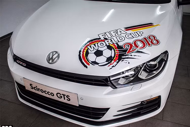 Mặc dù là chiếc xe thể thao, Volkswagen không bỏ qua các trang bị an toàn tối đa cho lái xe lẫn hành khách ngồi trên xe. Bên cạnh những trang bị an toàn chủ động tiêu chuẩn như hệ thống phanh ABS, cân bằng thân xe điện tử ESP, phân phối lực phanh điện tử EBD và hệ thống hỗ trợ phanh khẩn cấp BA. Chưa hết, xe còn được trang bị các tính năng an toàn bị động như 6 túi khí (2 túi khí trước, 2 bên hông và 2 bên rèm xe),...