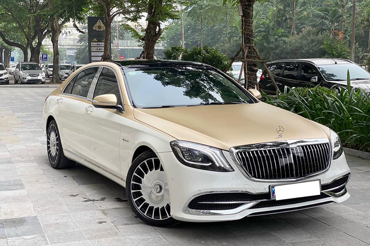  Xe sang Mercedes-Benz S400 được đánh giá là phiên bản bán chạy nhất trong dòng S-Class thế hệ trước. Đã có rất nhiều doanh nhân quyết định sở hữu mẫu xe này do sự hợp lý về giá cả và nó cũng được trang bị không thua kém quá nhiều so với đàn anh cao cấp hơn là S500.