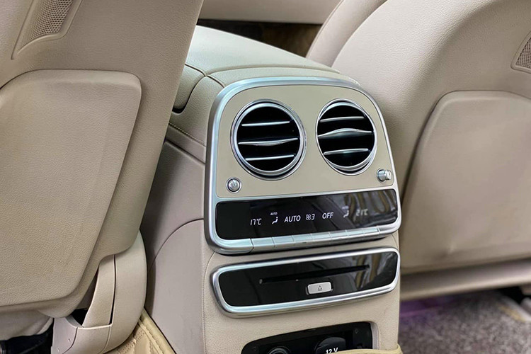  Xe cũng được trang bị hệ thống âm thanh vòm Burmester® cao cấp, hệ thống AIR-BALANCE với bộ lọc không khí cao cấp, chức năng ion hóa oxy &amp; tạo hương thơm thông minh. Các tính năng và hệ thống an toàn trên xe được trang bị đầy đủ mang lại sự thoải mái cùng an toàn nhất cho người ngồi trên xe.