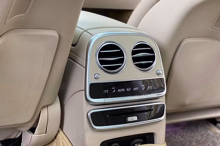  Xe cũng được trang bị hệ thống âm thanh vòm Burmester® cao cấp, hệ thống AIR-BALANCE với bộ lọc không khí cao cấp, chức năng ion hóa oxy &amp; tạo hương thơm thông minh. Các tính năng và hệ thống an toàn trên xe được trang bị đầy đủ mang lại sự thoải mái cùng an toàn nhất cho người ngồi trên xe.