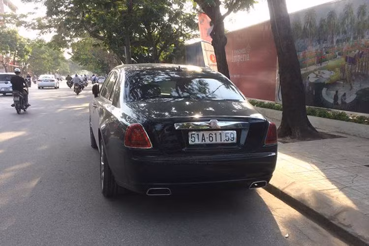 Rolls-Royce chuc ty bien Sai Gon lan banh tren dat Cang-Hinh-2