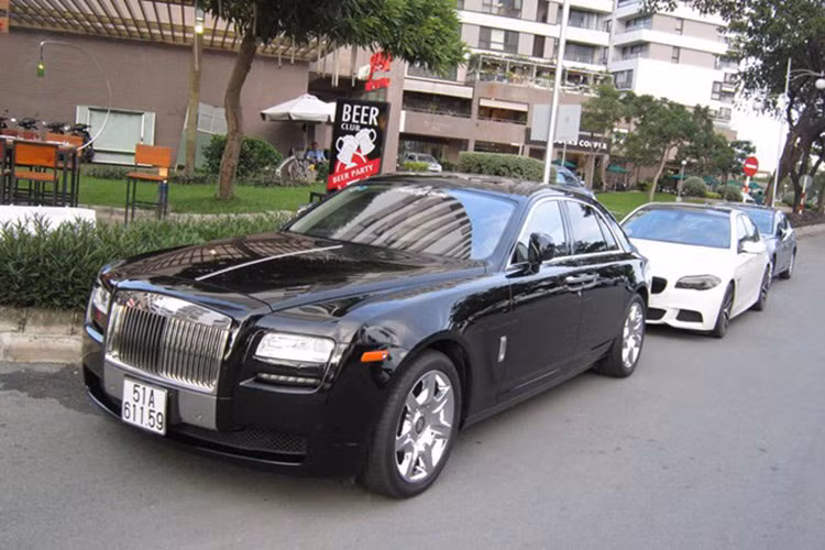 Rolls-Royce chuc ty bien Sai Gon lan banh tren dat Cang-Hinh-3
