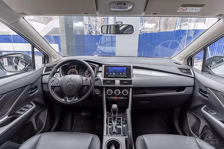 Phan khuc MPV 7 cho tai Viet Nam - Mitsubishi Xpander van “vo doi”-Hinh-2