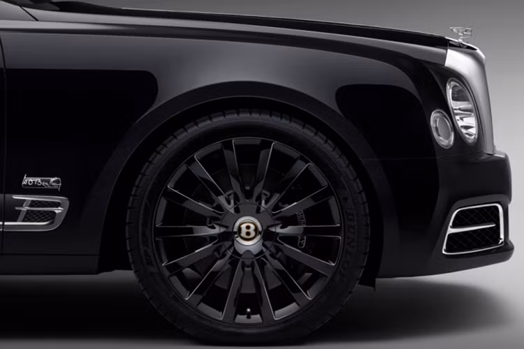 Cái tên "W.O." của phiên bản đặc biệt này vốn bắt nguồn từ ông Walter Owen Bentley. Vào năm 1919, ông đã thành lập nên thương hiệu xe siêu sang đình đám của Anh quốc. Là sản phẩm của bộ phận Mulliner, mỗi chiếc Bentley Mulsanne W.O. Edition sẽ sở hữu một chi tiết tương tự chiếc ô tô 8 Litre cá nhân của nhà sáng lập thương hiệu.