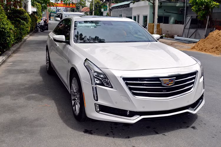 Từng xuất hiện tại Triển lãm New York 2015, mẫu xe sang Cadillac CT6 2016 được miêu tả như “cách tiếp cận hoàn toàn mới của dòng xe sang cao cấp”. CT6 của Cadillac ngay khi xuất hiện đã cho thấy tham vọng để lấy lại hình ảnh của một hãng xe sang Mỹ.