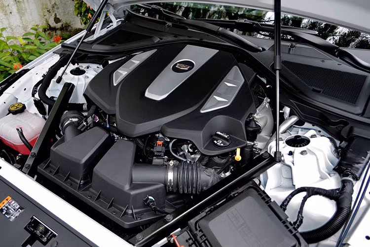 Động cơ xăng V6 tăng áp kép dung tích 3.0 lít trên mẫu sedan hạng sang này cho công suất tối đa khoảng 400 mã lực và mô-men xoắn cực đại lên đến 543 Nm.