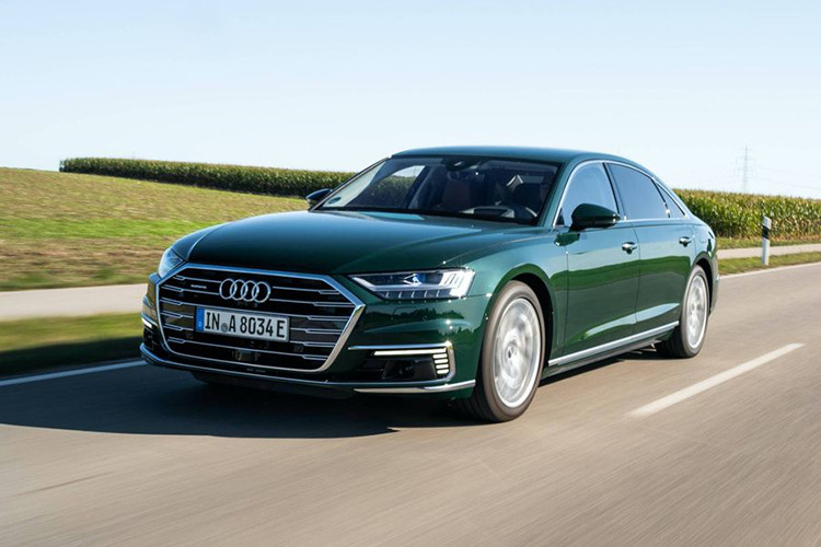 Xe hiện đã có sẵn cho các đơn đặt hàng tại Đức, giá bán Audi A8 L 60 TFSI e quattro từ 109.000 Euro (khoảng 2,79 tỷ đồng). Đợt giao hàng đầu tiên tại châu Âu sẽ diễn ra vào quý IV năm nay. Hiện vẫn chưa có thông tin mẫu xe này có được phân phối chính thức tại việt Nam, nhưng nó sẽ ra mắt và trưng bày tại VMS 2019.