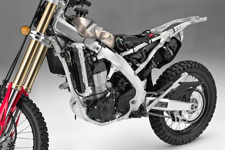 Dự tính, khối động cơ của xe là loại Unicam OHC xi-lanh đơn 4 kỳ làm mát bằng chất lỏng, với đường kính trái piston lên tới 96mm và hành trình tay biên 62,1mm trên CRF450L Rally hứa hẹn sẽ có công suất lớn hơn so với mẫu CRF450L thường đang bán ra.