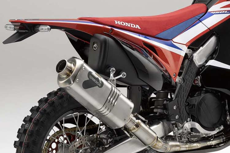 Các chi tiết khác đi kèm như; yên của thương hiệu Nogucchi, hệ thống ống xả Termignoni, ốp bảo vệ động cơ bằng sợi carbon và hai bình xăng mở rộng kích thước lớn. Đi kèm với đó là bộ lốp đa địa hình mới...