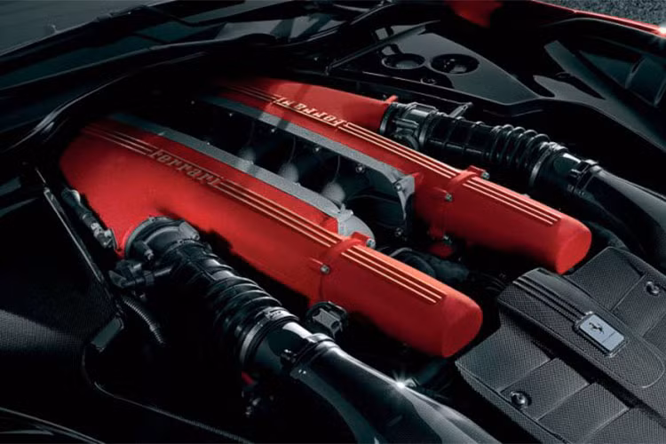 Ngoài cỗ máy V12 6.3L trên Ferrari F12berlinetta 2014, các chi tiết còn lại được anh lắp ráp hoàn toàn thủ công và thậm chí chế tạo mới hoàn toàn. Sau khi lắp ráp thành công chiếc siêu xe đua F1 tự chế, chính bản thân Zac Mihajlovic cũng cảm thấy kỳ lạ với chiếc xe của mình.