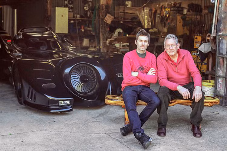 Được biết, ngoài chiếc siêu xe đua F1 tự chế mới này, Zac Mihajlovic còn sở hữu siêu xe Batmobile tự chế cực kỳ độc đáo và đã gây tiếng vang lớn. Thệm chí có vô số các doanh nhân, nhà làm phim và thậm chí là các Quốc Vương của vùng Trung Đông đã đấu giá hàng triệu đô la để mua được siêu xe Batman nhưng anh không bán.