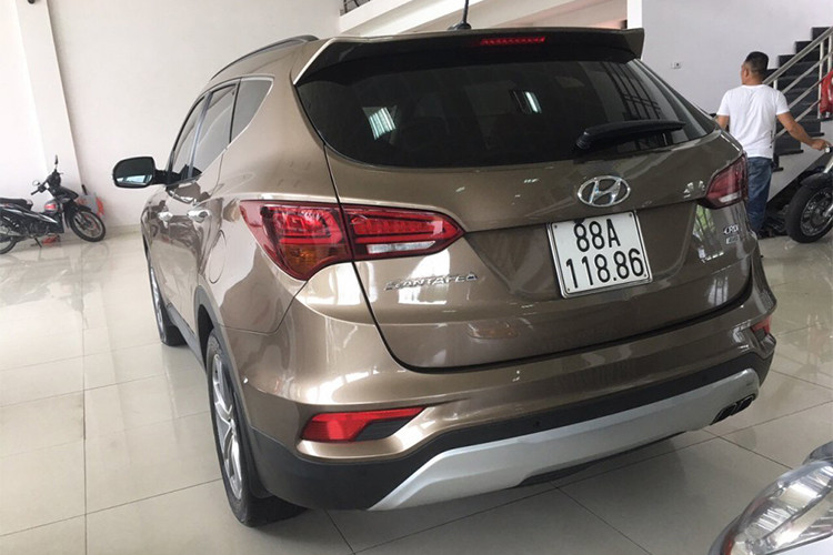 Theo phòng Kiểm định xe cơ giới cho hay, phía Cục Cảnh sát giao thông cho biết biển số này được cấp cho chiếc Hyundai SantaFe vào cuối năm 2017, khi chiếc xe này sang tên chuyển vùng từ Vĩnh Phúc về Hà Nội.