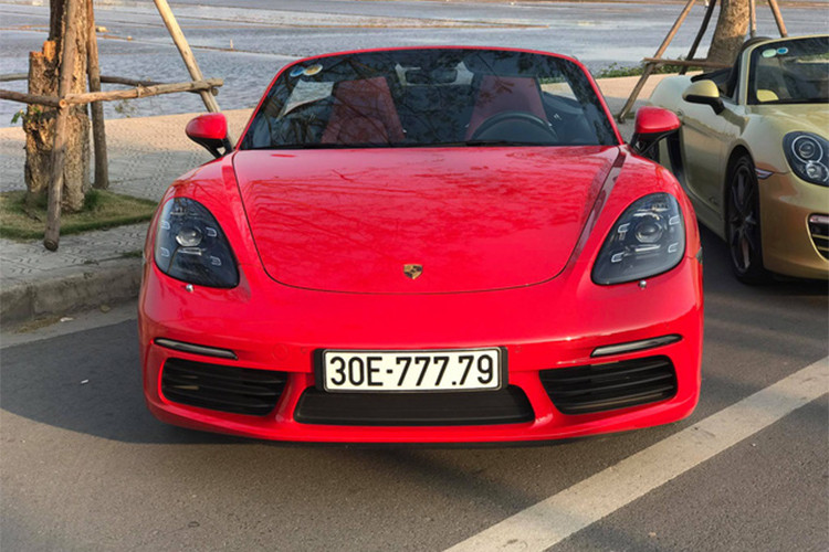 Những câu chuyện về 2 chiếc ôtô sử dụng chung biển số, có lẽ chỉ chấm dứt khi nào Nhà nước thực hiện đấu giá biển số đẹp. Khi mọi chuyện được công khai minh bạch thì hiện tượng này sẽ đến hồi kết. Theo giới kinh doanh ôtô cho biết, biển số 30E- 777.79 hiện có giá tương đương 1 chiếc xe Kia Morning.