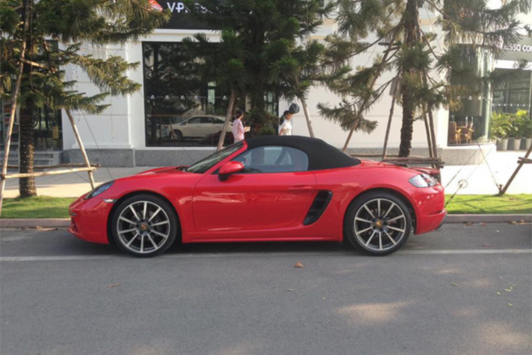 Chiếc Porsche đi đăng kiểm với đăng ký tạm cùng biển số này từ cuối năm 2016. Vì vậy, biển số 30E-777.79 chưa được nhập lên hệ thống đăng kiểm cho chiếc SantaFe. Vị trưởng phòng Kiểm định xe cơ giới (Cục Đăng kiểm Việt Nam) một lần nữa khẳng định, chiếc biển số trên chiếc 30E-777.79 mới là biển số thật và đã được Cục cảnh sát Giao thông cấp.