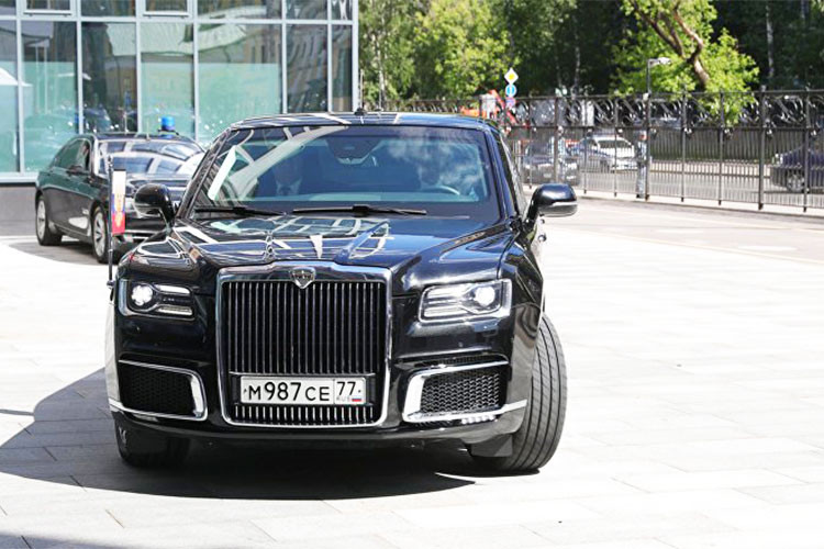 “Những động thái khoe khéo xe đó có lẽ đã thu hút sự quan tâm của khách hàng nước ngoài và loại xe này có thể được xuất khẩu ra quốc tế”, Alexei Borokov, người tham gia hỗ trợ phát triển phương tiện nhận định. Cũng theo ông Borokov: “Các Tiểu vương quốc Ả rập Thống Nhất là đất nước giàu mạnh, có rất nhiều người muốn ngắm và mua những loại xe được thiết kế riêng như vậy”.