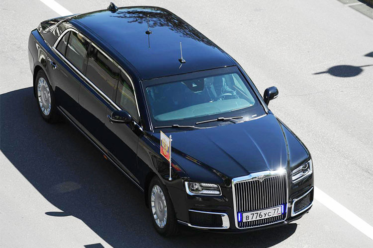 Dự án xe nguyên thủ Kortezh dự định sẽ tạo ra 4 mẫu xe: một chiếc sedan, một chiếc limousine (phiên bản mở rộng của chiếc sedan), một chiếc xe off-road và một chiếc minivan. Nhiệm vụ chính của dự án là tạo ra một chiếc limousine hộ tống cho người đứng đầu nhà nước Nga, Tổng thống Vladimir Putin.