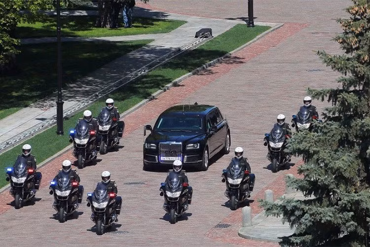 Đáng chú ý là vào tháng 6 vừa qua, Quỹ Phát triển và An ninh quốc phòng (DSDF) - chủ của Công ty Tawazun tại Các Tiểu vương quốc Ả rập Thống Nhất đã chính thức thông báo kế hoạch hợp tác với Nga về dự án dành cho các mẫu xe Kortezh, cam kết đầu tư khoảng 129 triệu USD.