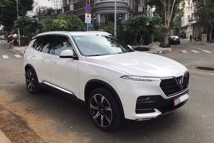 Như vậy, mức giá 1,4 tỷ đồng cho chiếc Lux SA chạy “lướt” có thể xem là khá hợp lý, vì nó không khác gì xe mới, khi người mua sẽ tiết kiệm được vài trăm triệu đồng. Không rõ nguyên nhân chủ nhân ở Vũng Tàu rao bán VinFast Lux SA, tuy nhiên đây cũng được xem là "món hời" cho nhiều người mê dòng xe SUV của Vinfast.