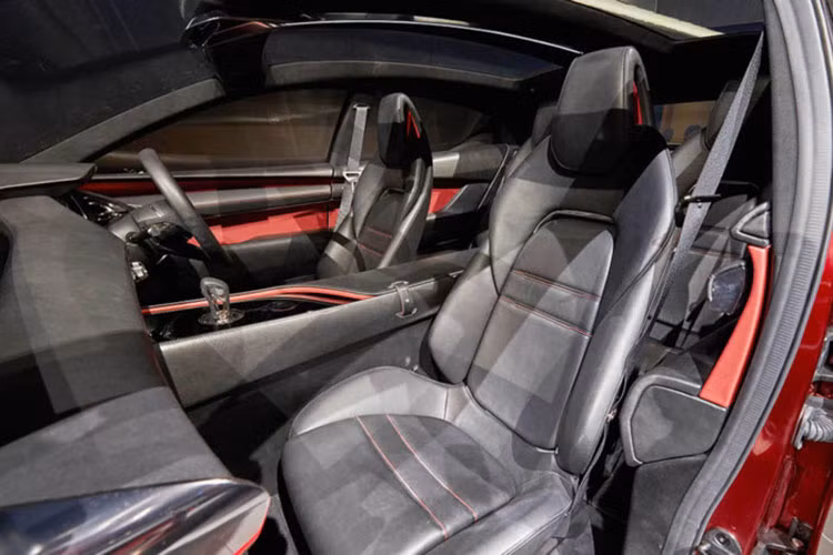 Mazda Kai Concept có chiều dài 4.420 mm, rộng 1.854 mm, cao 1.374 mm và chiều dài cơ sở 2.751 mm. So với thiết kế hiện tại của Mazda 3, Kai Concept ngắn hơn 40,6 mm, rộng hơn 68,6 mm, thấp hơn 81,3 mm và chiều dài cơ sở của xe dài hơn 50,8 mm.