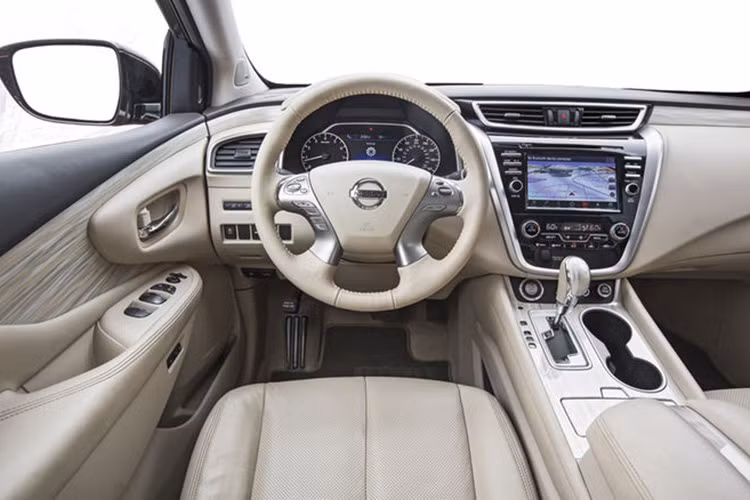 Không chỉ gây ấn tượng bởi ngoại hình, nội thất của Nissan Murano mới cũng được thiết kế lại, tạo cảm giác đầy sang trọng và thanh nhã.