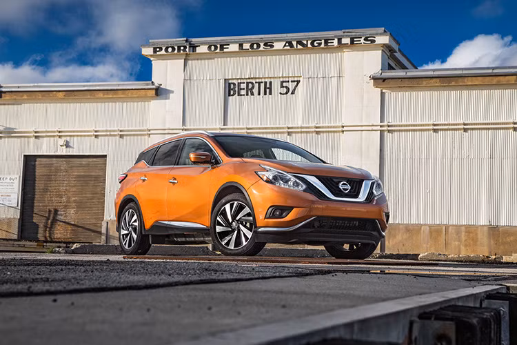 Ở Nissan Murano thế hệ mới này, mẫu SUV đình đám của Nissan mang những đường nét thiết kế sắc sảo, táo bạo và đậm chất thể thao nhưng vẫn ẩn chứa sự tinh tế đầy quyến rũ hơn so với phiên bản trước.