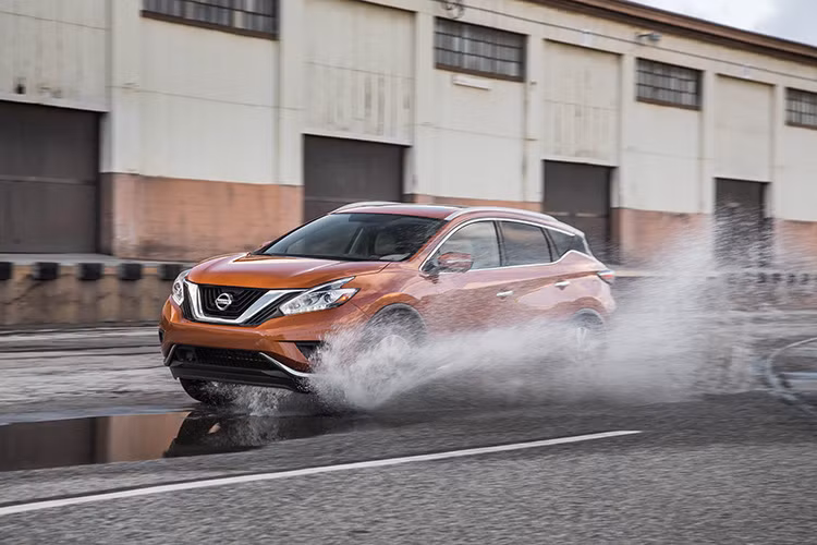 Theo công bố, Nissan Murano 2016 sẽ có giá bán 29,660 USD (~ 675 triệu đồng) cho phiên bản thấp cấp nhất S FWD và 40,700 USD (~ 925 triệu đồng) là giá bán cho phiên bản cao cấp nhất Platinum AWD. Giá bán trên chưa bao gồm phí vận chuyển 900 USD.