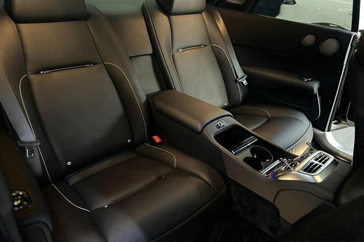 Trước đó, ngân hàng OCB cũng đã mạnh tay hạ giá xe Rolls-Royce Phantom Sacred Fire từng thuộc sở hữu của ông Trịnh Văn Quyết từ 28,025 tỷ đồng xuống còn chỉ từ 16,5 tỷ đồng để mong có người mua, tuy nhiên, chưa rõ lần đấu giá thứ 7 của chiếc xe này vào giữa tháng 5/2023 có thành công hay không.