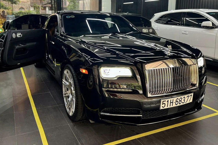 Cuối tháng 4 vừa qua, giới mê xe xôn xao về việc một chiếc coupe siêu sang Rolls-Royce Wraith phiên bản Series II đang được rao bán. Đây chính là chiếc Rolls-Royce Wraith của Cường Đô la sở hữu. Động thái này nhằm dọn chỗ cho 1 số mẫu xe sắp về garage của anh như Honda Civic Type R 2023 (đã bàn giao) hay Porsche 911 Sport Classic 2023.
