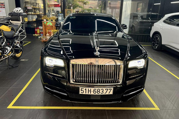 Chiếc xe siêu sang Rolls-Royce Wraith Series II từng thuộc sở hữu của Cường Đô la sử dụng khối động cơ V12, dung tích 6.6 lít, sản sinh công suất tối đa 623 mã lực tại vòng tua máy 5.600 vòng/phút và mô-men xoắn cực đại đạt 800 Nm tại dải vòng tua máy 1.500 – 5.500 vòng/phút.