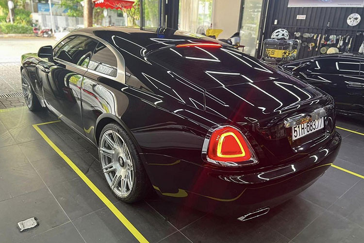 "Xe idol mua về lúc nào cũng bán nhanh", đơn vị bán xe mua lại chiếc Rolls-Royce Wraith Series II của Cường Đô la chia sẻ. Có thể thấy, "vía" của Cường Đô la khá tốt nên đơn vị này mới chia sẻ thông tin trên, ngoài ra, thị trường xe sang đắt tiền giờ đây rất khó tìm thấy người mua, nhất là có ai chịu chi trên cả chục tỷ đồng cho 1 chiếc xe Rolls-Royce.