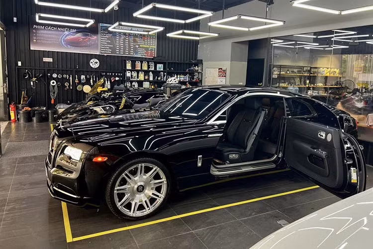Sau khi Cường Đô la bán xe Rolls-Royce Wraith Series II cho một đơn vị kinh doanh ở Q7, TP HCM, họ cho biết là đã không cần dọn nhiều vì chiếc xe nào thuộc sở hữu của tay chơi siêu xe số 1 Việt Nam đều trong tình trạng mới như xuất xưởng, vì thế, nhiều khách rất thích mua lại. Chỉ sau 3 tuần rao bán, đến nay chiếc xe có khách cọc mua.