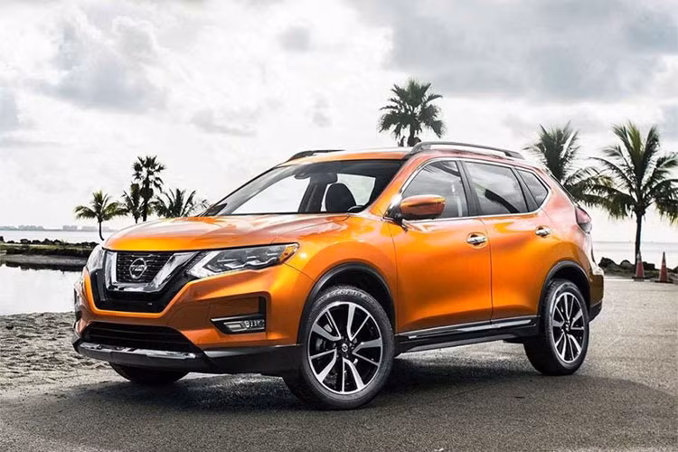 So với phiên bản cũ, mẫu xe Nissan X-Trail 2019 hay Rogue bản nâng cấp mới dành cho thị trường Mỹ không thay đổi quá nhiều. Thay vào đó, Nissan chỉ tập hợp một số trang bị thành gói mới đồng thời biến Rogue 2019 thành mẫu xe đầu tiên của hãng có hệ thống an toàn Safety Shield 360.