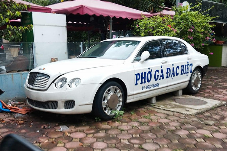 Dai gia Ha Noi dung xe Bentley bac ty di ban pho cau khach-Hinh-3